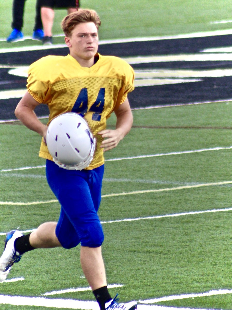 Amandadhendrix4's tweet photo. @billyhendrix44  Spring scrimmage #etowaheagle #freshman #linebacker #fullback #doingwhatheloves. #proudmom #44 https://t.co/Rw05DPndVh