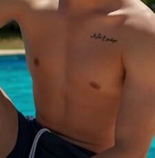 SlideAwaay_'s tweet photo. La panza de Julian parece un viejo que mira el suelo y dice "Y si... Es todo un tema..." https://t.co/Xs2BWCv4QO