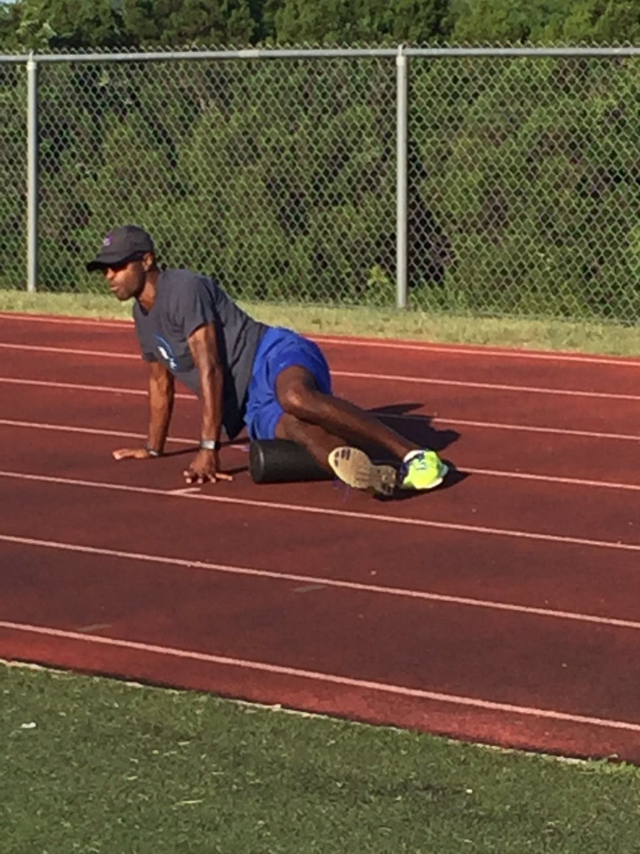 G10Academy's tweet photo. Camp day 2: Nothing like a little flexibility work right after hill/resistance training!  #foamrollinlikeachampion! #nomuscleleftbehind!
#G10Fast #G10Flexible #roadrunnerrunclub https://t.co/fQGCkQBdJz