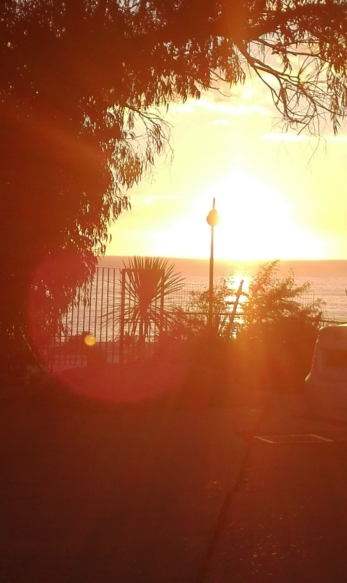 KatherineFreAK's tweet photo. A dios 😘🍃🌅 https://t.co/aKF0aEkpif