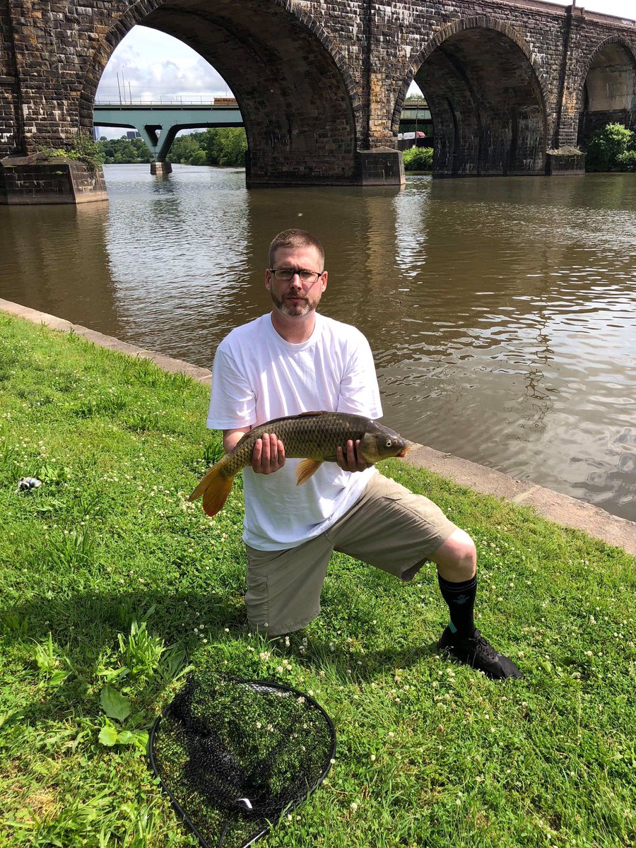 HansonS0L0's tweet photo. Colangelo sleeps with the fishes #phillystyle #hinkie 👀 https://t.co/FtKZO3fblJ