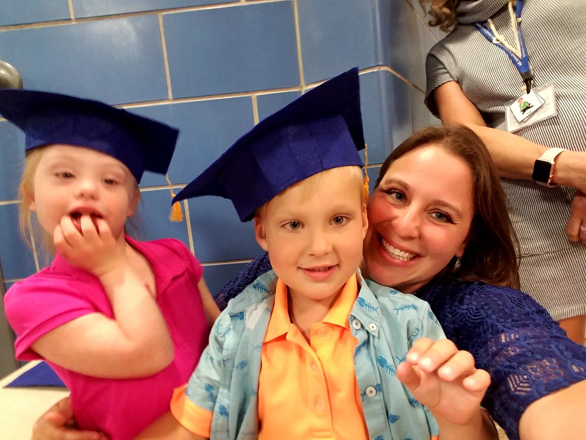 jdirckGeneva304's tweet photo. Graduation night with some of my favorite tiny humans! #Geneva304 #GenevaELP #proudpreschoolteacher https://t.co/tDQ7L8HMgo