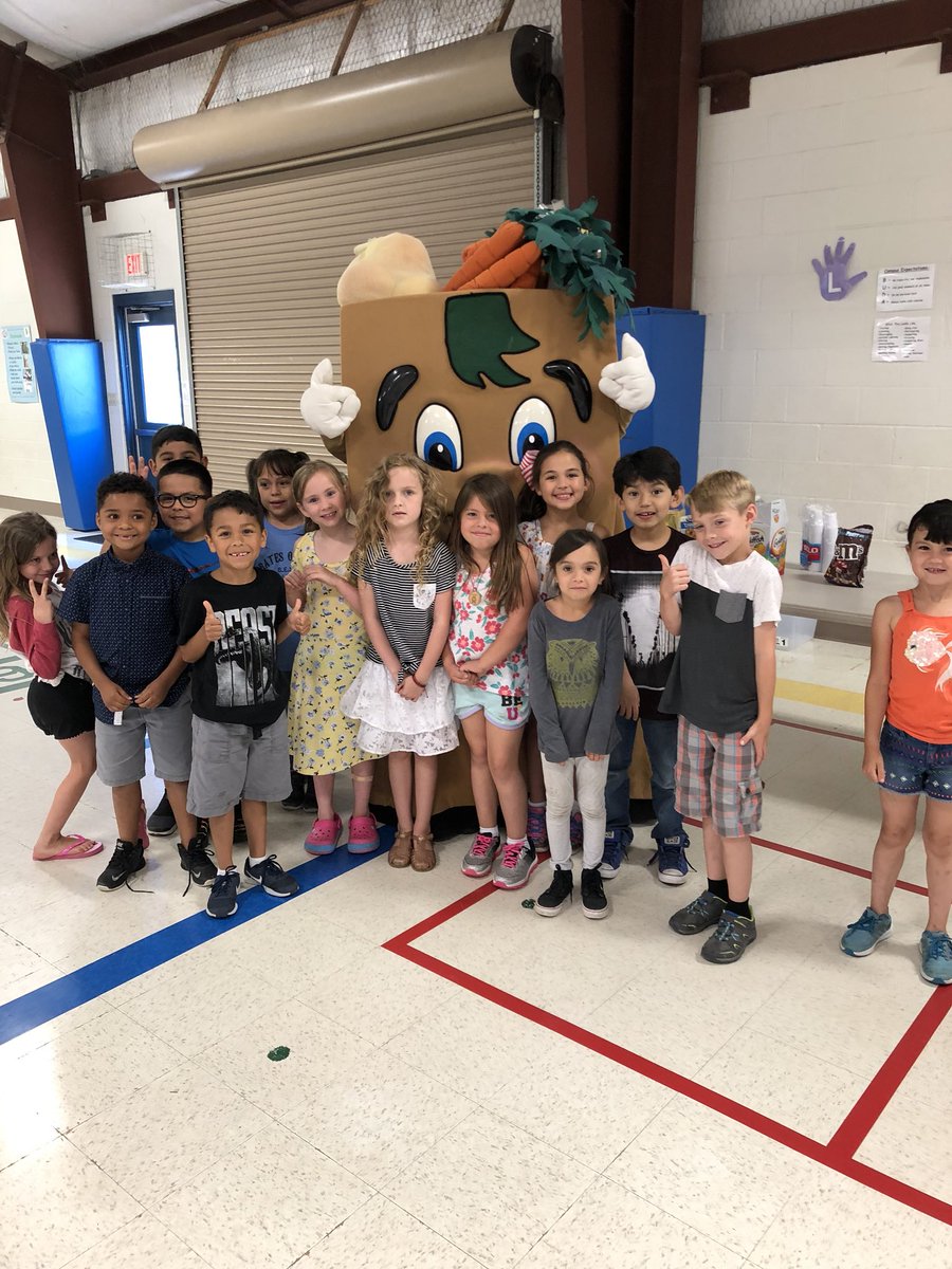 HEB Buddy came and helped us celebrate our Math Fact Mix-in party!!#BESInspire <a href="/RobinsontTim/">Tim</a> <a href="/Gingerb5678/">Ginger</a>