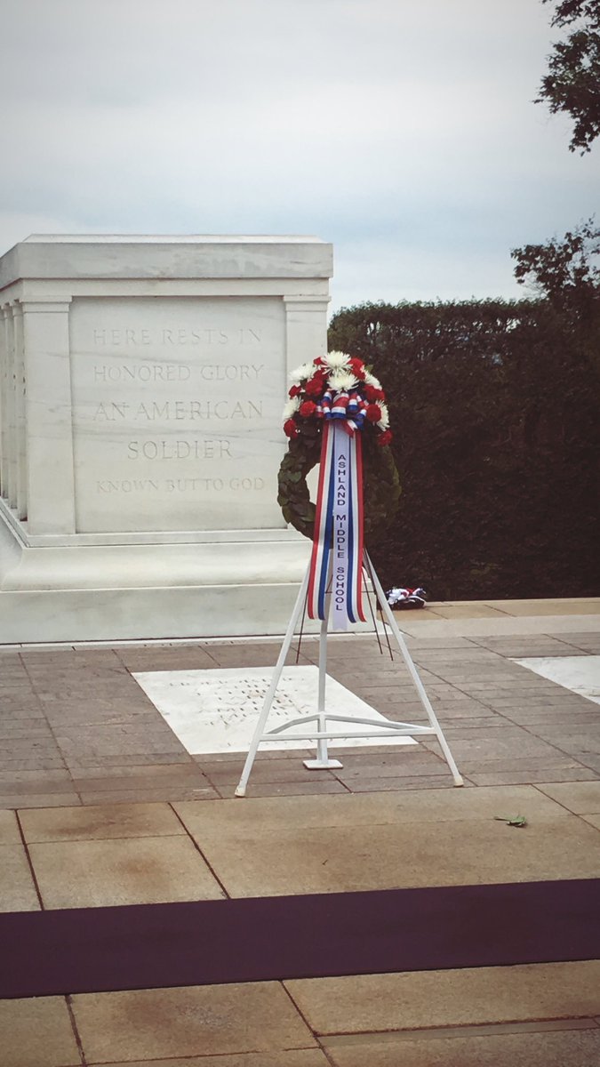 Ashland 8th graders participate in the wreath laying ceremony at “The Tomb Of The Unknown Soldier”. 🇺🇸 #DCTrip