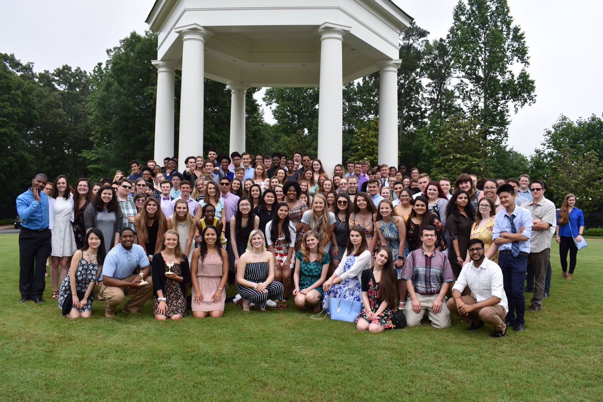 TabbTigers18's tweet photo. Senior Luncheon! Two more weeks!👩‍🎓👨‍🎓 https://t.co/SOM3LPrytp