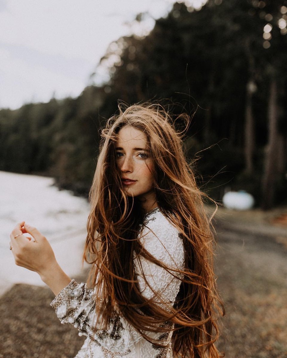 Bridal Party Gifts - Who Do I Need to Buy a Gift For? #Wedding #Weddings #WeddingHacks #WeddingParty #WeddingGifts buff.ly/2FyeZtM