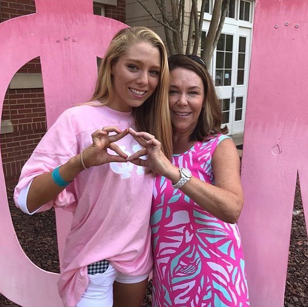 sororitypackets's tweet photo. How to support your daughter during sorority recruitment week: https://t.co/4tgE5znKa6 https://t.co/6awgC6OyUV