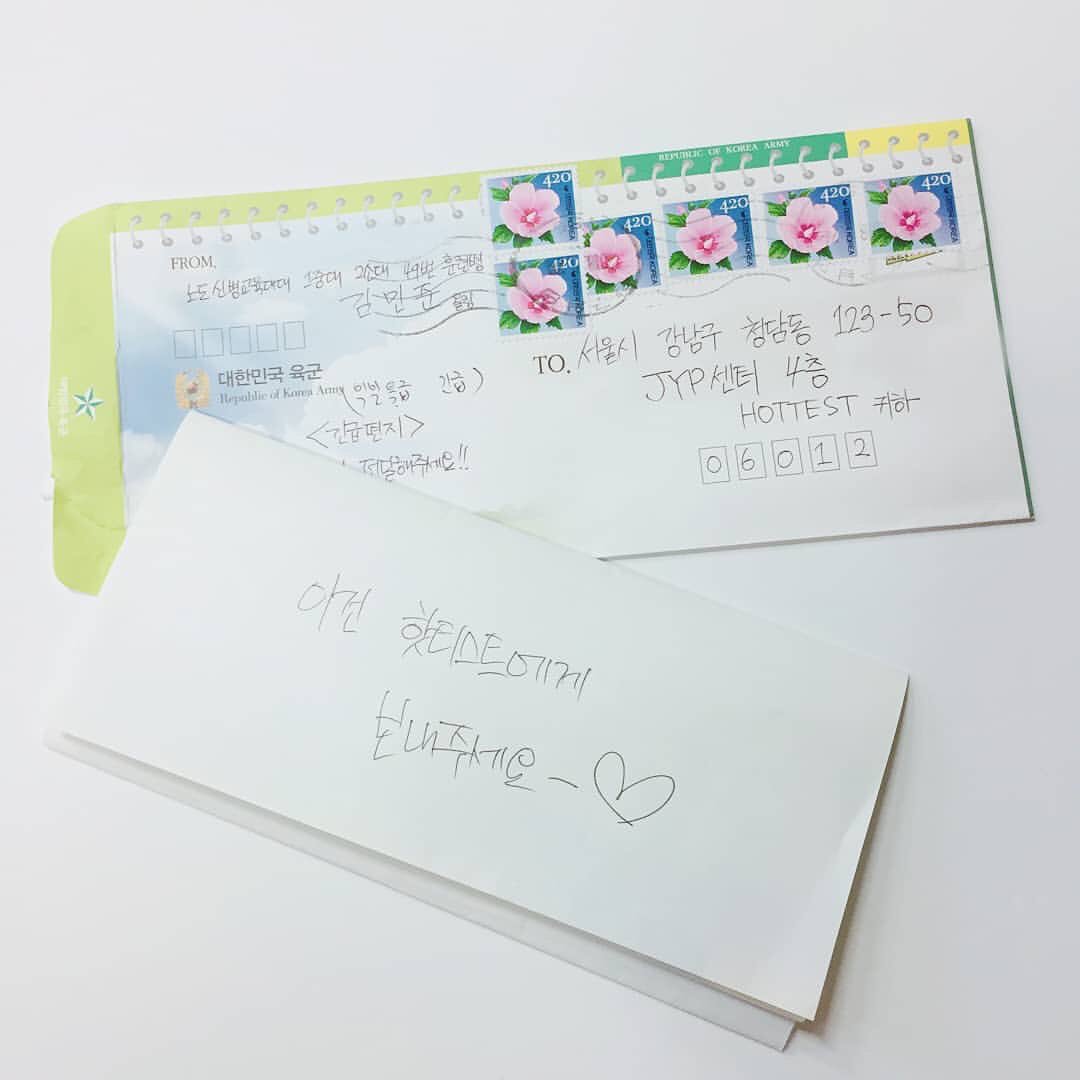 Real2PMBrasil's tweet photo. [#2PMSTAGRAM] 180530 | “Nós queríamos mostrar-lhes isso, por que até o envelope estava cheio de emoções do seu coração que pensa nos Hottests. #DoMinjun 

No envelope: por favor envie isso para os Hottests~ 🖤” 

cr trans.: kr-eng.: 2pmalways 
eng-pt/br.: Real2PMBrasil https://t.co/vKWRuhYNv5