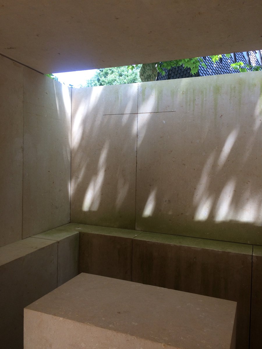 Bamboo theatre & delicate green roof by Xu Tiantian of DnA for “architectural accupuntures”. A play of light + shadows in chapel designed by Eduardo Souto de Moura for the Vatican’s first pavilion at #venicebiennale. Intresting observations from our architect @SabineHogenhout