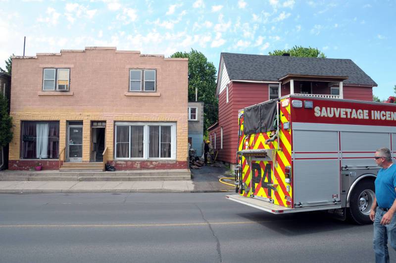 Suspicious alleyway trash fire on Water Street #CornwallON #fire #police @VoisinePierre cornwallnewswatch.com/2018/05/30/sus… https://t.co/W3XhgKAAs6