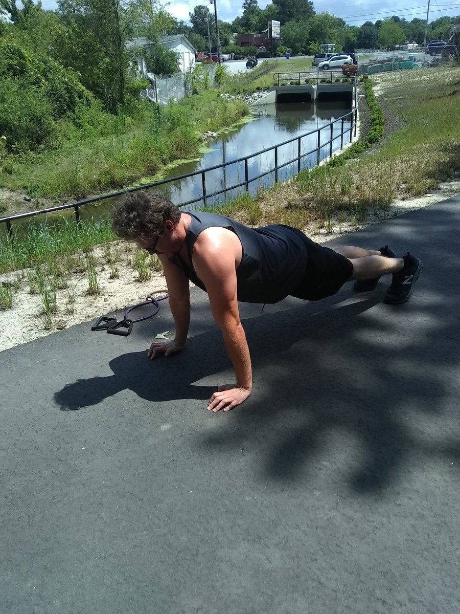 dfit1's tweet image. The #IndoorOutdoorGym Experience at #DFit1 #Fitness in #WestAshley #CHS @DavidGMiley #Pushups @PushUpAndUp @MensHealthMag #PersonalTrainer @WA_GreenBikeway #training @WAshleyFarms #ComeGetSome