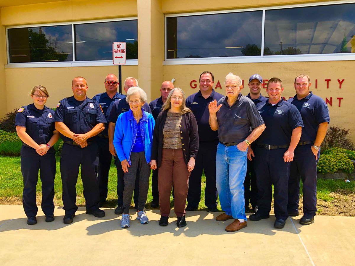 JimFountViewMD's tweet photo. @FountainViewMC  Today was an awesome day! Fountain View Manor Residents, Sharon, Jenny, and Herbert delivered homemade Lasagna and Bread Sticks to both Granite City Fire Stations and thanked them for their service.  #Frontierculture #Firemenareheros https://t.co/0DkATrylbJ