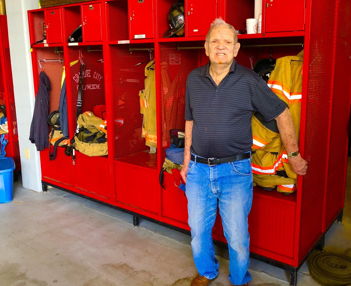 JimFountViewMD's tweet photo. @FountainViewMC  Today was an awesome day! Fountain View Manor Residents, Sharon, Jenny, and Herbert delivered homemade Lasagna and Bread Sticks to both Granite City Fire Stations and thanked them for their service.  #Frontierculture #Firemenareheros https://t.co/0DkATrylbJ
