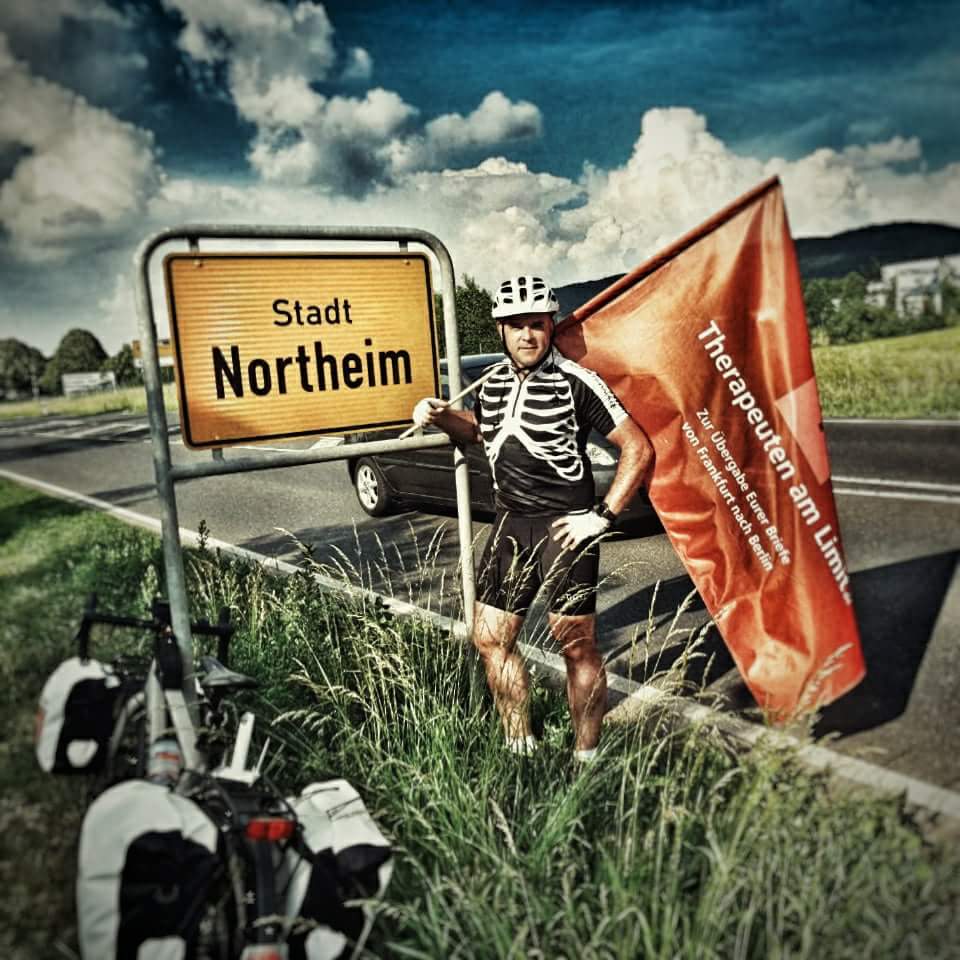 Fuchsmimii's tweet photo. #ohnemeinenphysiotherapeuten #tourdespahn #therapeutenamlimit https://t.co/LYd5cBteeH