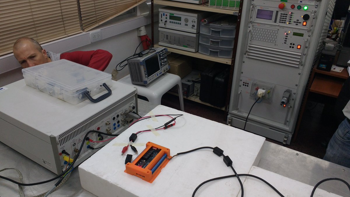 LabProtoFIUNER's tweet photo. Visitamos las instalaciones del Laboratorio de Mediciones y Ensayos (LAMYEN) en UTN Santa Fe, donde se trabajó en la realización de Ensayos de Compatibilidad Electromagnética sobre un sistema basado en la CIAA-NXP (@ProyectoCIAA) con transmisión de datos a través de Bus CAN. https://t.co/RSqKjL6lxG