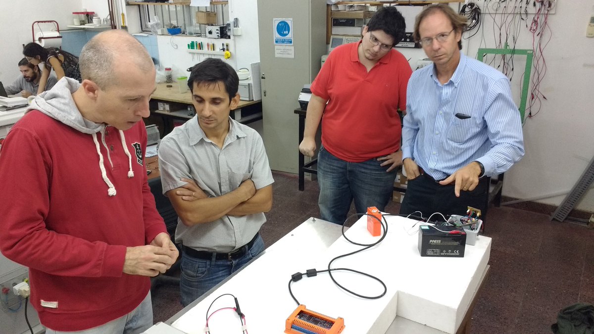LabProtoFIUNER's tweet photo. Visitamos las instalaciones del Laboratorio de Mediciones y Ensayos (LAMYEN) en UTN Santa Fe, donde se trabajó en la realización de Ensayos de Compatibilidad Electromagnética sobre un sistema basado en la CIAA-NXP (@ProyectoCIAA) con transmisión de datos a través de Bus CAN. https://t.co/RSqKjL6lxG