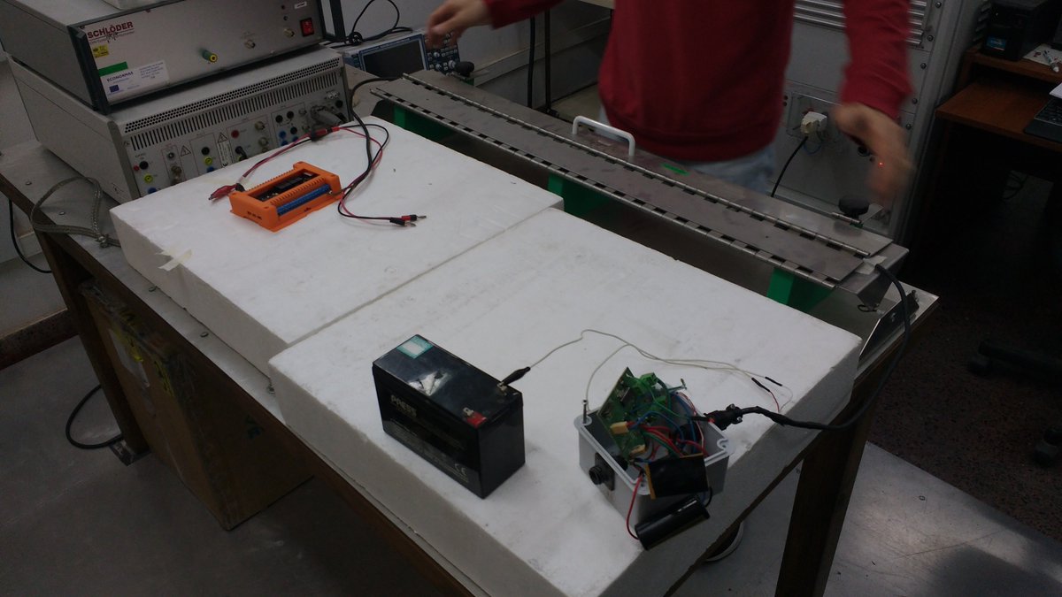 LabProtoFIUNER's tweet photo. Este trabajo se enmarca en un Proyecto INTER-INSTITUCIONAL, entre UTN Sta Fe y FIUNER denominado: “Evaluación de la susceptibilidad de la CIAA frente a perturbaciones electromagnéticas”.
#Prototipado #LAMYEN #UTN #CIAA #ProyectoCIAA #ensayos #compatibilidad #electromagnetica #EMC https://t.co/jXEcA3ltOz