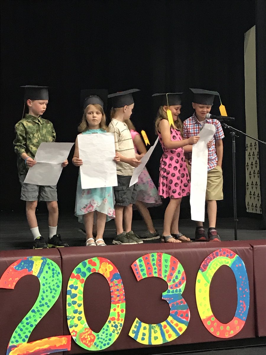 SeguinKinderFun's tweet photo. Awesome #kindergraduation today!😍😎🎓 #classof2030 #royaltonroyals https://t.co/sBUqsGkfdY