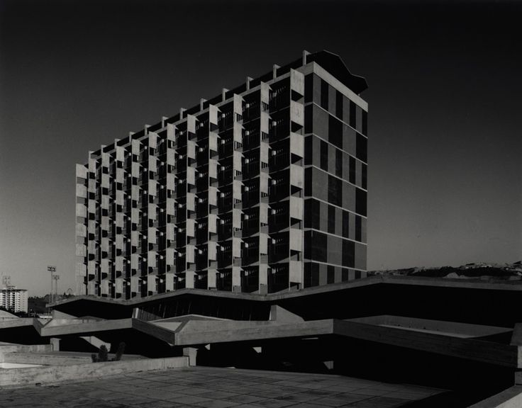 ArquitecturaVzl's tweet photo. En Octubre de 1957 inician las clases en la Facultad de Arquitectura y Urbanismo de la Ciudad Universitaria de Caracas, diseñada por el arquitecto Carlos Raúl Villanueva en un área de terreno 5.600m² con un total de construcción de 50.000m² aproximadamente. https://t.co/MFhUvdsGUl