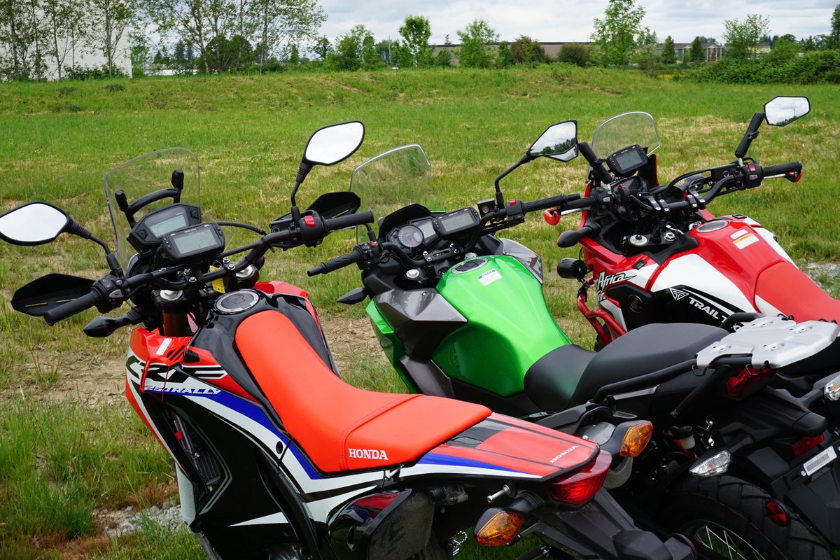 ridetrailtech's tweet photo. 3 Bikes, 3 Buddies, 3 Voyager Pro's, 3x the fun! #ridetrailtech #trailtech #letsride #honda #kawasaki #red #green https://t.co/w60mLj5wUk