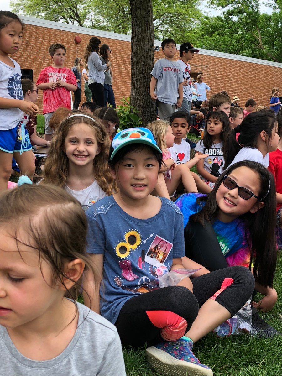 Ms. Grosshuesch tweet media