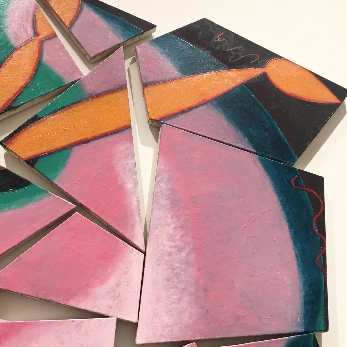Magnus_Sculptor's tweet photo. A closer look at Elizabeth Murray’s “Painters Progress” (spring 1981), now on view in #GundStudioVisit https://t.co/wXy6ToDwwq https://t.co/ohKSZyvrrH