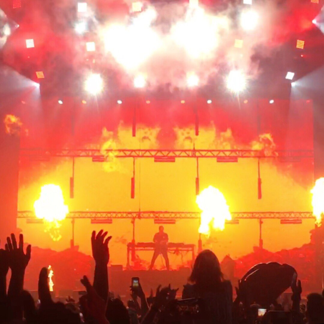 1morediscovery's tweet photo. Sunday was the 10th time I've seen @SteveAngello I have no further superlatives for that man, but he's a master and I'll continue going to his shows forever 🙌🏼♠️ 

https://t.co/6s9WFaFZSd https://t.co/eMWWz1kB9m
