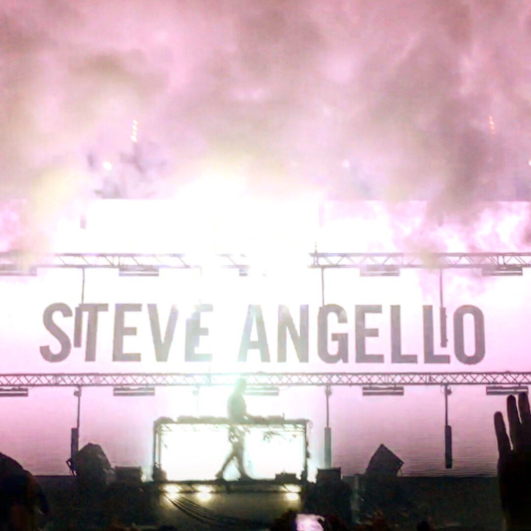 1morediscovery's tweet photo. Sunday was the 10th time I've seen @SteveAngello I have no further superlatives for that man, but he's a master and I'll continue going to his shows forever 🙌🏼♠️ 

https://t.co/6s9WFaFZSd https://t.co/eMWWz1kB9m