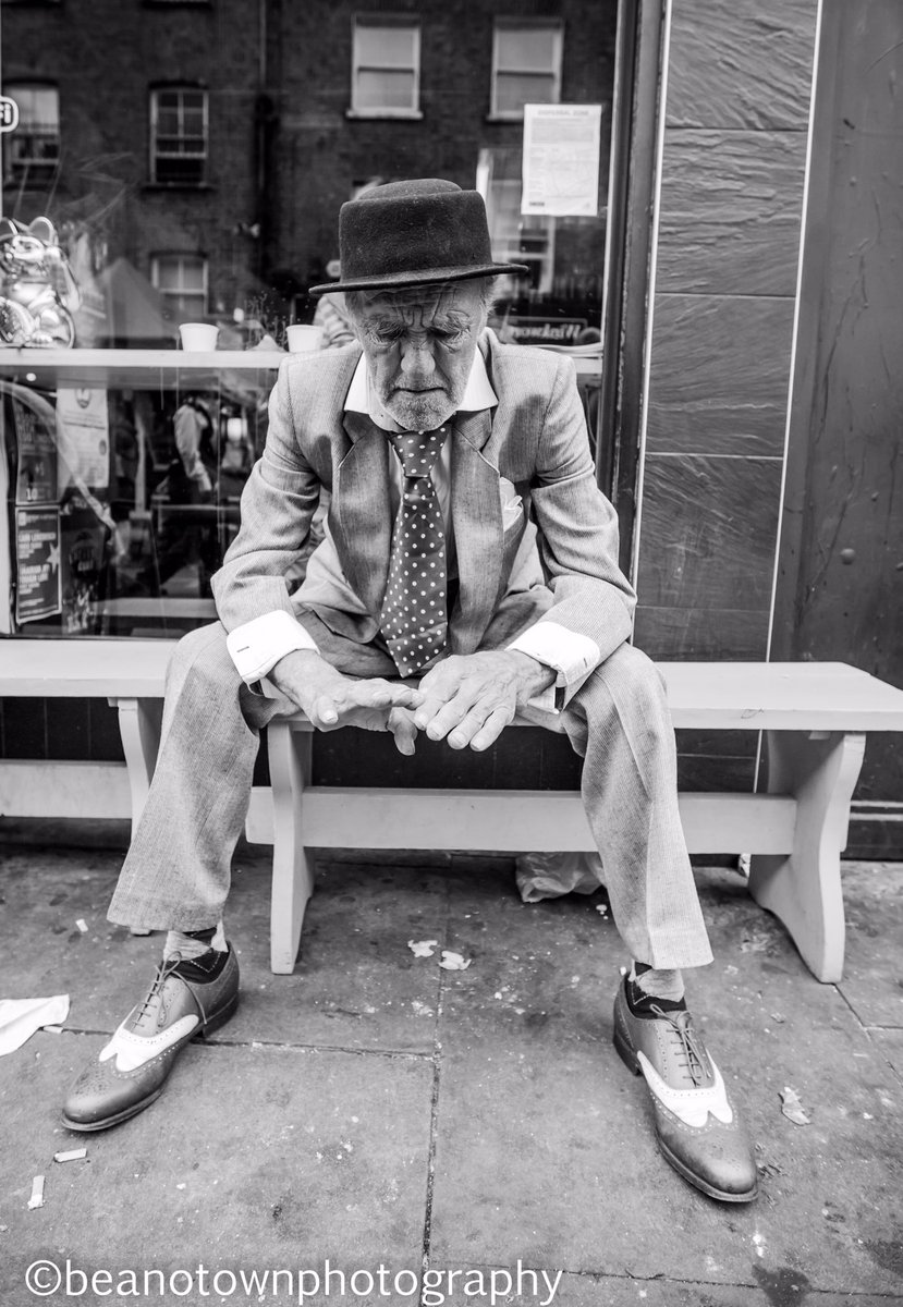 beanotownphoto's tweet photo. The ghost of our old love has not gone away, don't look it like it will anytime soon...#photography #bobdylan #streetphotography #london https://t.co/nu0taSmWRT