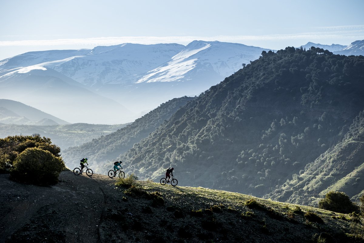 Our partners at SCOTT are building more cool content for women riders, and we love it! Check out the first film in their new series. Photos by Gaudenz Danuser, film by Shaperideshoot. #NOSHORTCUTS pbxx.it/bCxOqy