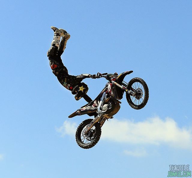 metalmulisha's tweet photo. Full extension with @jfitzo
💀
Good to see Fitz getting right back to the grind after healing up!
.
📸 @tjrider1 💀
#MetalMulisha #ProundToBeMetal #FitzArmy #FMX #KeepItCore https://t.co/F9Mf6s8yjr Full extension with @jfitzo
💀
Good to see Fitz getting right back to the grind … https://t.co/zmq9xOjNXb