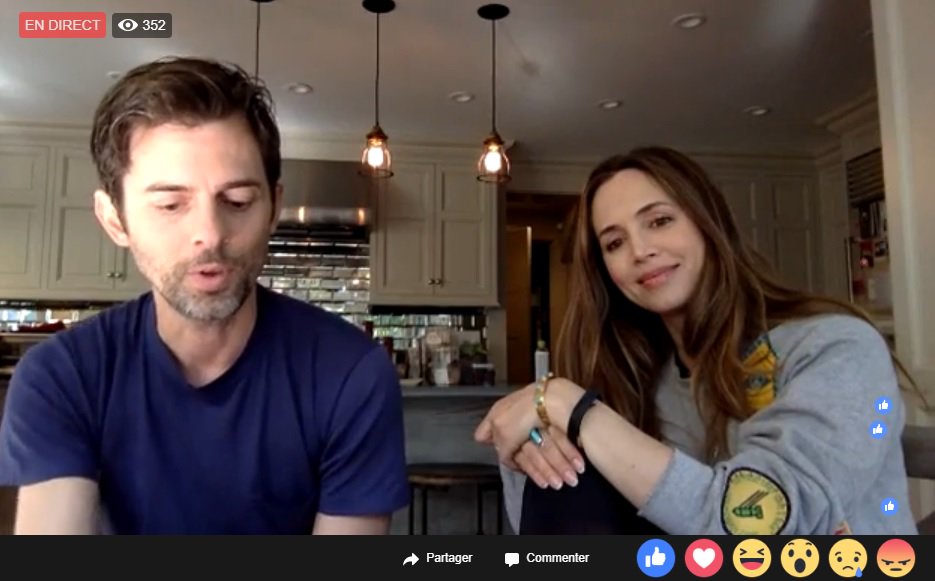 Dushkommunity's tweet photo. The facebook live is over, #dushkrew! You want to watch it again? you missed it? 
You know we are here to help you 😉 Sooooo...here the link to watch it : https://t.co/KYGWcV0O79 https://t.co/XoHuLhjbVz