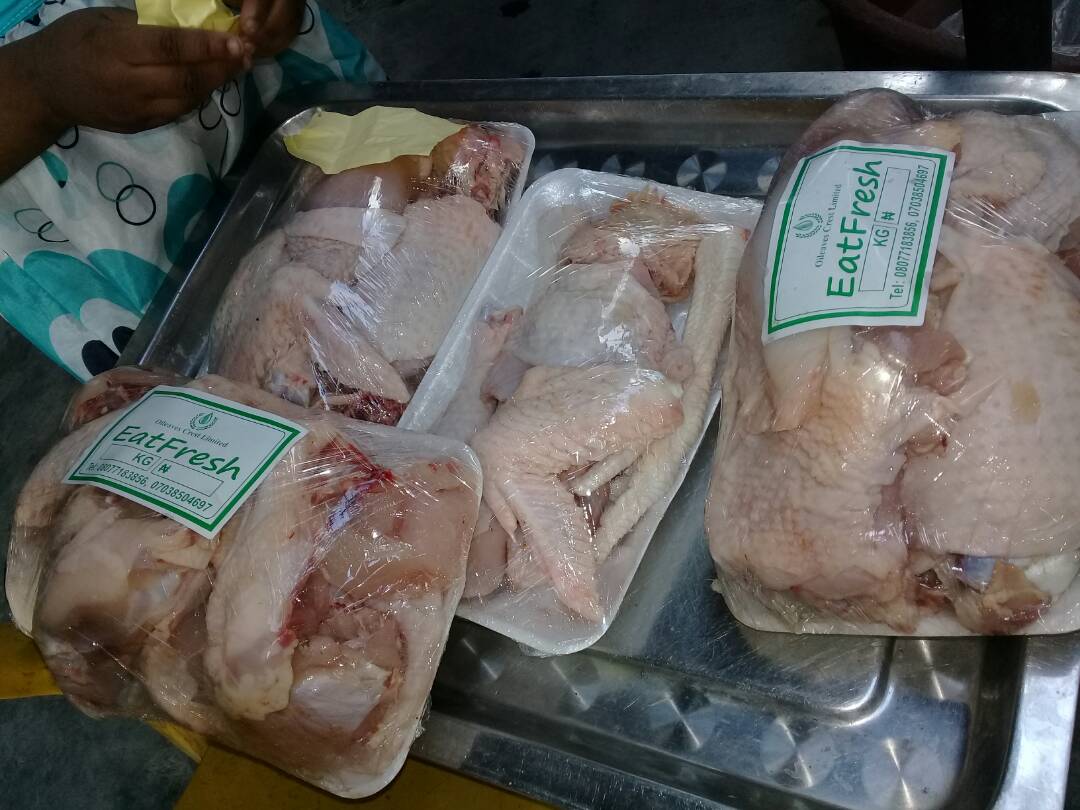 oileavescrest's tweet photo. @oileavescrest 
Our products

 *Fresh chicken*= _*N1450*_  per kg💰
 Place your orders from *Sunday to Wednesday* weekly 📝📝

 *Delivery days*_ are *Thursday, Friday and Saturday* . 🚛

 Fresh,affordable, hygienic, halal certified

 _Delivery charges apply_  (Within Lagos only https://t.co/tNXTzgGuSy