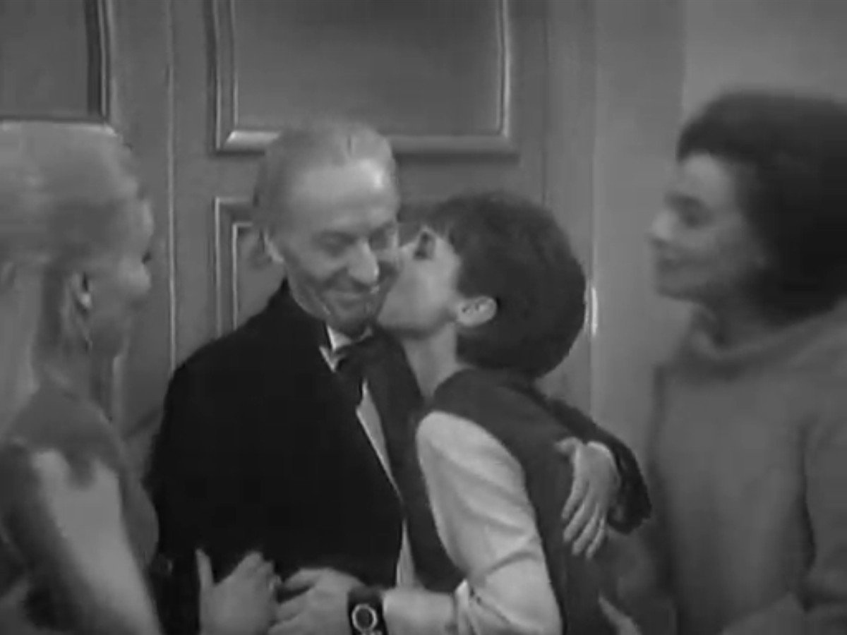 brinatello's tweet photo. Because the world needs more heartfelt moments with the Doctor and his granddaughter, that's why. 😊💕 #DoctorWho #DoctorWhoOnTwitch #WilliamHartnell #FirstDoctor #CaroleAnnFord #SusanForeman #Season1Episode25SentenceofDeath #SentenceofDeath #London1965 https://t.co/z2GJgvMpAT