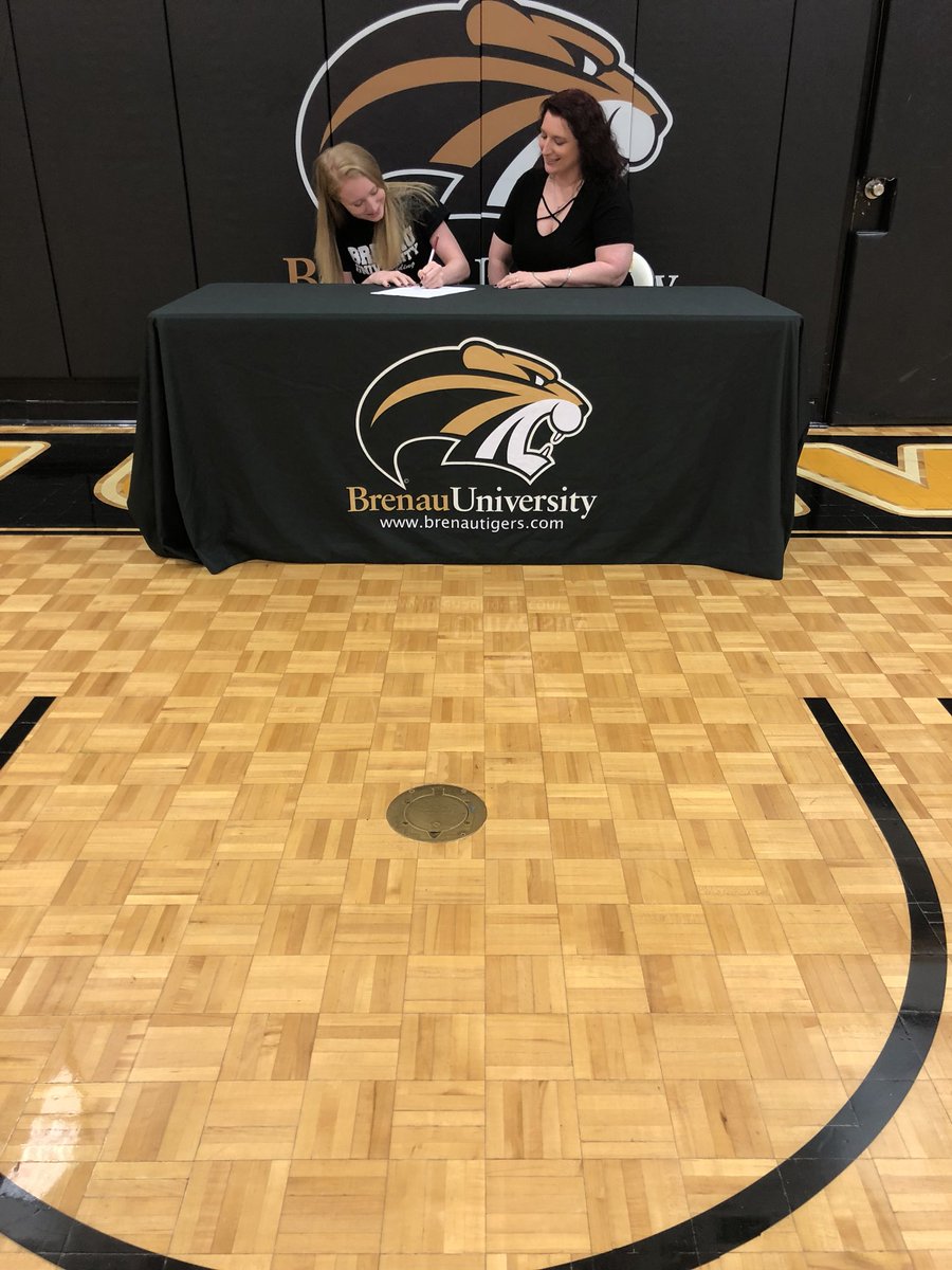 ktbritt6's tweet photo. Congratulations Aubree Parker! Welcome to the Brenau Cheer Family!  💛 https://t.co/BEcfzIO2Rd