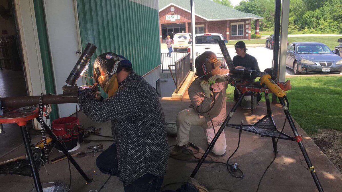 MissouriWelding's tweet photo. Lifetime brush up being utilized #brushingup #welding #MWIAlumni https://t.co/UK63yBiivA