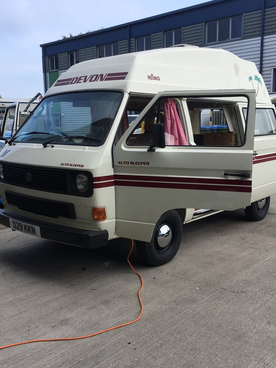 LucindaAFrench's tweet photo. Dreamy bank holiday spent doing up old camper vans, road tripping to boat shows and beautiful little cygnets  🌻 #adventureisoutthere #happy https://t.co/o42gv8vaig