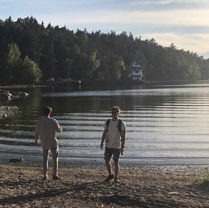 TheVamps_Arg's tweet photo. Hoy se juntaron las familias de @TheVampsBrad y @TheVampsCon
#Simballs https://t.co/ZoOATY9L3B