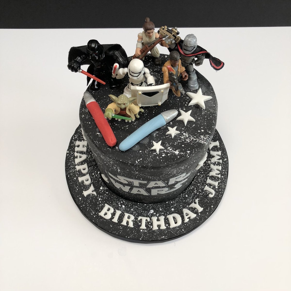 FlossyBakery's tweet photo. Star Wars Cake 💫 🌟 https://t.co/CQfRDQ4AM8