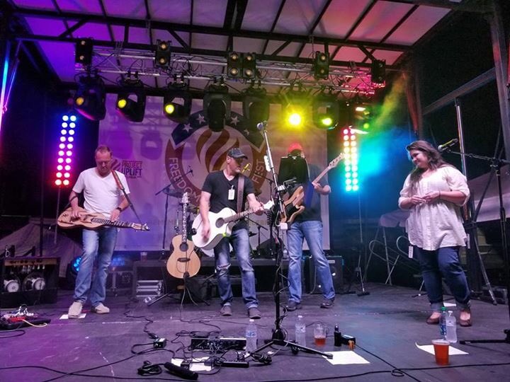USABalloonFest's tweet photo. We are grateful for all of our Project Uplift USA volunteers including our outstanding Stage Crew who brought us incredible bands on the RE/MAX stage during the #FreedomBalloonFest over #MemorialDayWeekend. 
Thank you Mike Roberts for your service and these pictures.

#remax https://t.co/5SbarTNuZ4