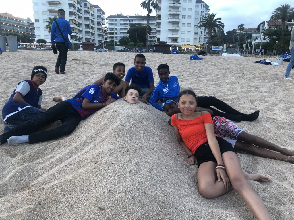 LambethPE's tweet photo. Our final night of beach fun... can’t believe it’s all coming to an end... we didn’t want to leave the beach! #laontour #spainsportstour #football #netball #beachtime #funandrelaxation https://t.co/bT6zw9i4C6
