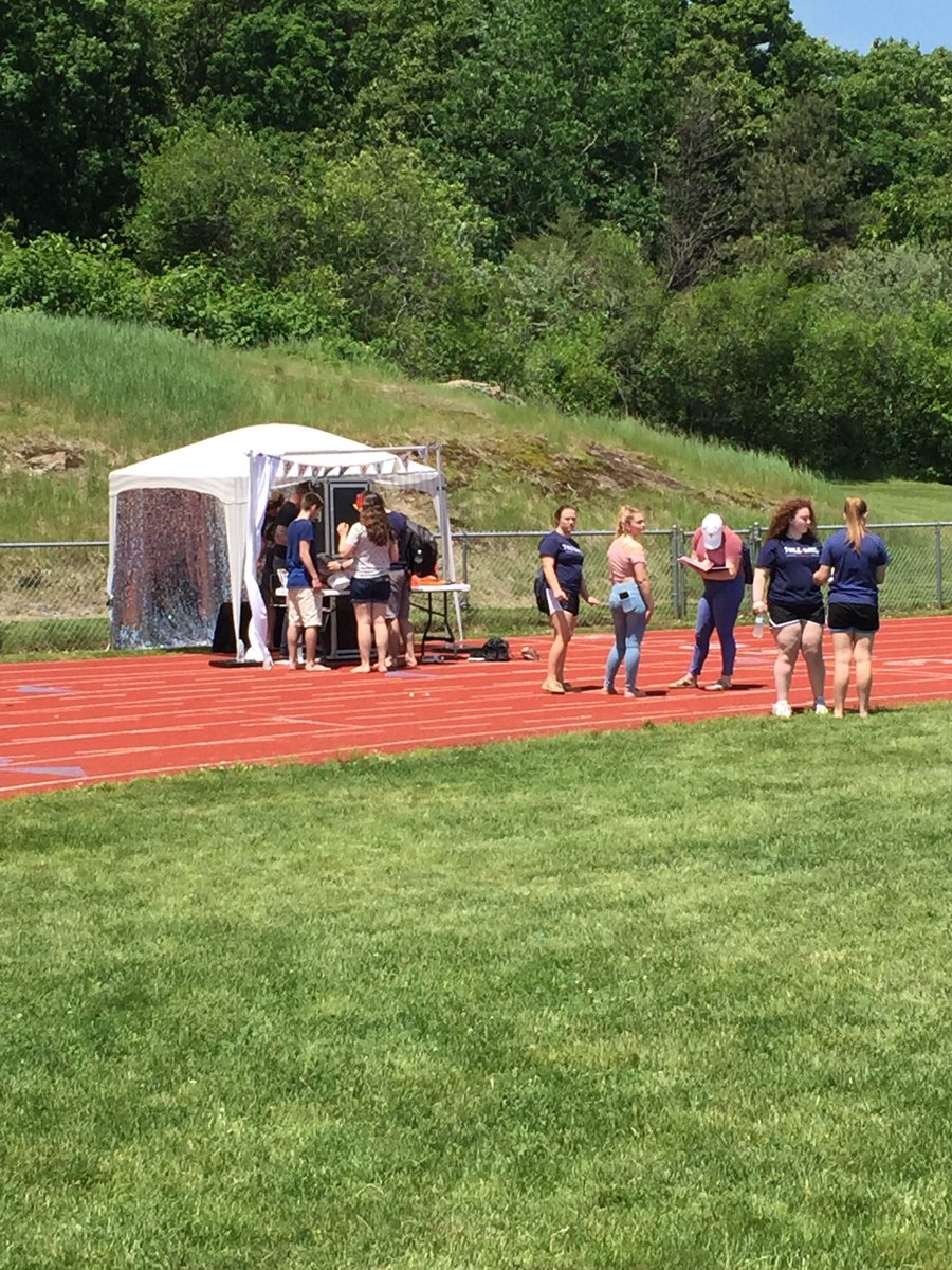 TollGateTitans's tweet photo. @TGHS2018 Senior Walk and BBQ! Congrats to all the seniors! #TGPride https://t.co/Ur7P3XF7ol