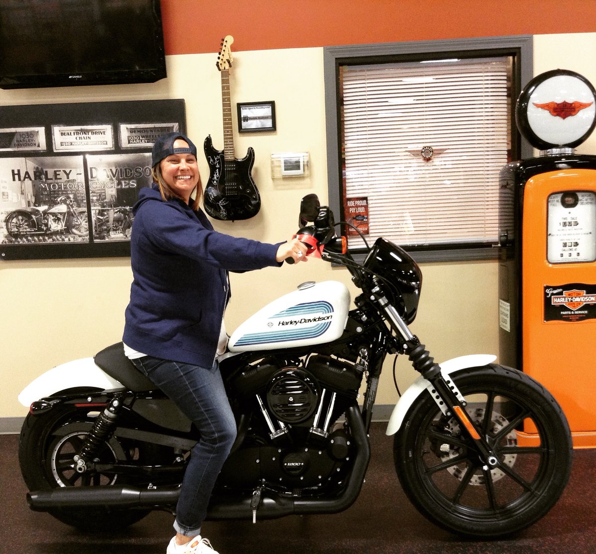 Not many can pull off being lovely and cool at the same time, but Jacinta Storer is one of them! And she has a totally cool 2018 1200 Nightster Special! Welcome to the family and congratulations. Thank you,Brooke
#1200nightster #nightsterspecial #harley #harleydavidson #laharley
