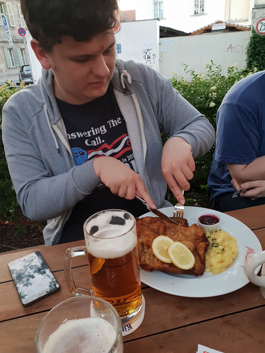 cartoonandcomic's tweet photo. First German meal at the #Kitzmann brewery. @cartoonandcomic tasting a bit of German culture with Oliver Ball and @merwitchdoodles @ChibiNightmare @StaffsUni @cartoonandcomic @thatdrewhird @Stuckinawall Rob Ryan https://t.co/7HOasS8VAs