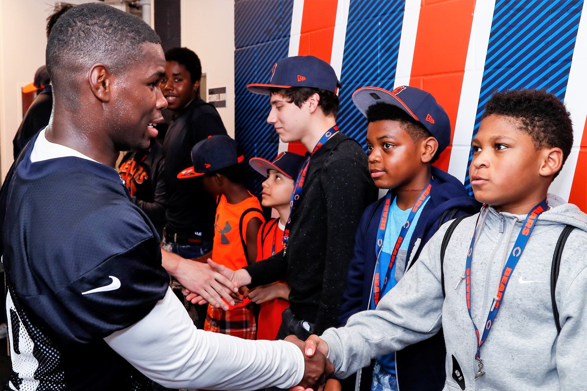 Bears Outreach on Twitter "Bears players visited w/ Chicago_Police