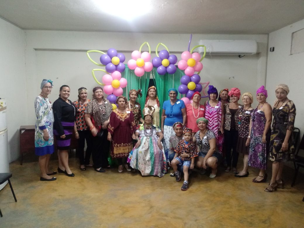 InadehOficial's tweet image. Participantes del Curso Puntadas Típicas que se imparte en el Cuartel de Bomberos de Las Tablas celebraron el Día Nacional de la Etnia Negra luciendo bellos atuendos. La actividad finalizó con la coronación de la Reina Afrodescendiente.#UnMejorInadeh @PrimeraDamaPma
