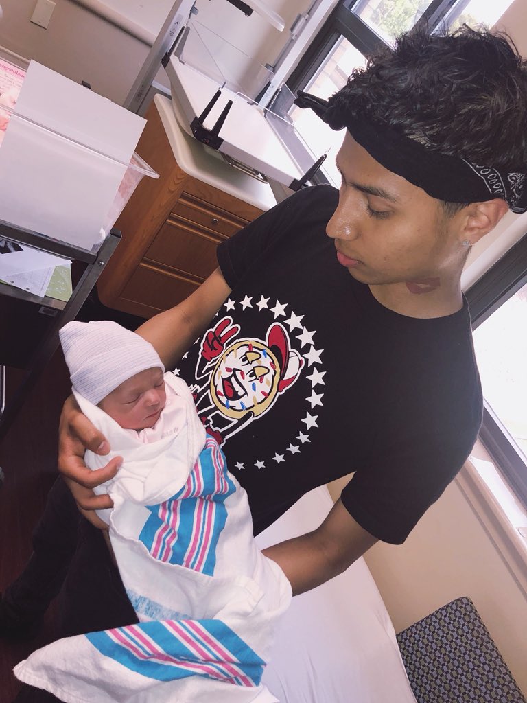 Runiktv's tweet image. My sister had a baby today , #ThinkItsMyTurn lol 🙄™️🙏🏽 #Ayleen #Girl