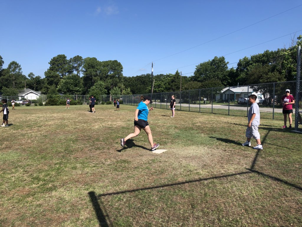 LaceyAmes's tweet photo. More #kickball more #winning #FloydES #teachers https://t.co/jPGpKxY1IP