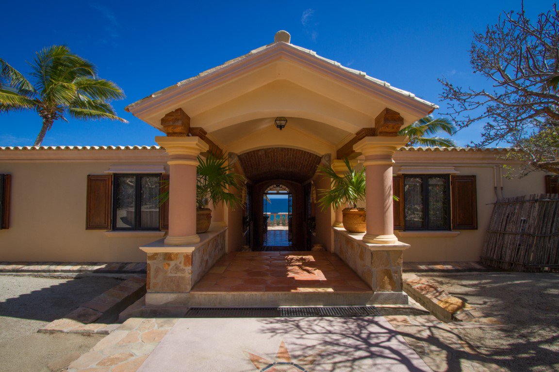 CBRiveras's tweet photo. Villa del Faro, self-sufficient, beachfront masterpiece! Within an oasis of gardens on a secluded 12 acre lot. 12 BR, 15 BA residence.
#bajalovers #eastcape #realtors #realestate #cbriveras #forsale https://t.co/5ipGEOWc2g