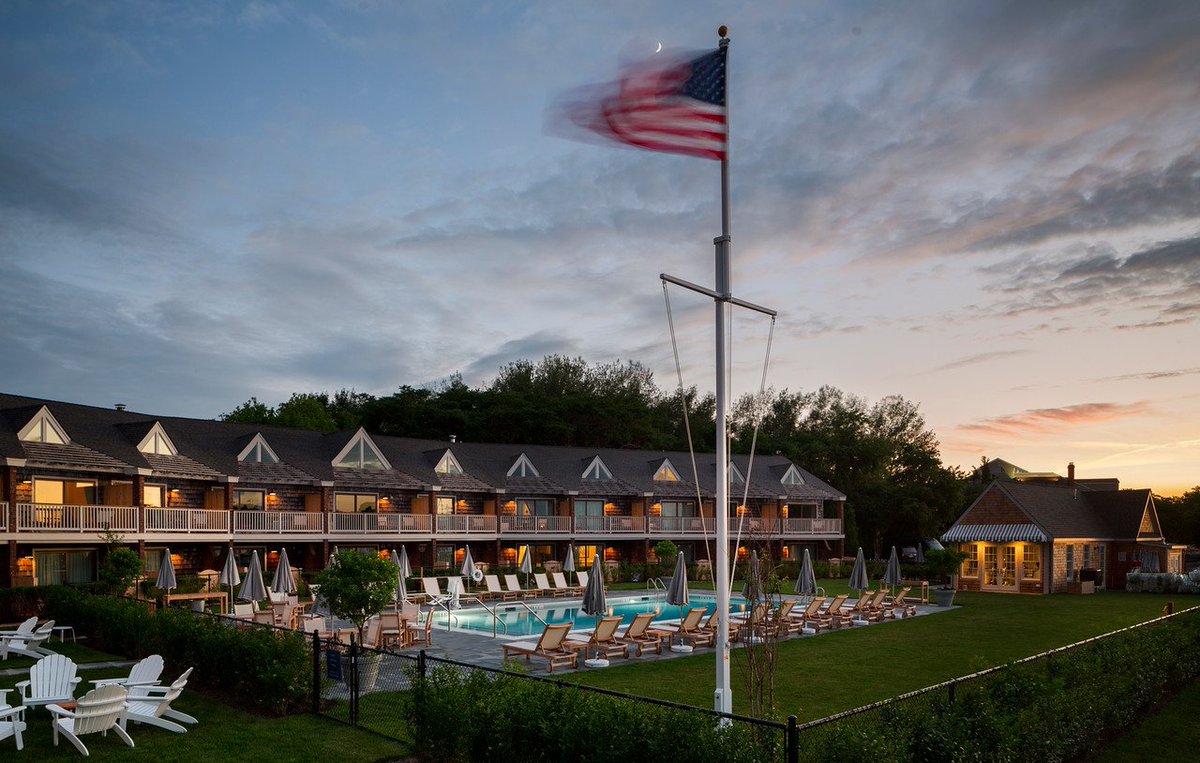 Barons_Cove's tweet image. Jazz up your evening with our weekly Wednesday night Jazz series and harbor views. 

Tonight: Hot Club of Montauk, 6-9pm

Hot Club of Montauk proudly performs jazz in the “jazz manouche” or Gypsy Jazz style.